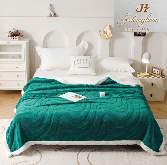 Pătură Super Soft Cocolino cu Blăniță  200x230 cm – Eleganță și Căldură cu Model 3D în Relief  Valuri Elegante  Verde Smarald