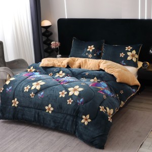 Pilota Cocolino cu blanita 200x230cm si 2 fete de perna 50x70cm, Bleumarin, flori Pilota Cocolino cu blanita 200x230cm si 2 fete de perna 50x70cm, Bleumarin, flori