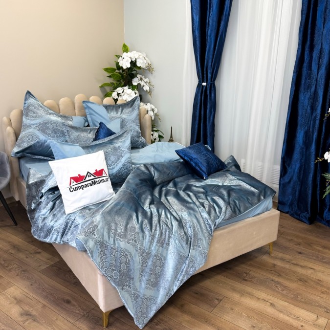 Set Luxury:  Lenjerie de Pat dublu, din Catifea Royală Velvetto, 6 piese si Draperie cu inele încastrate, 2buc x 150x245cm, cu Șnur Magnetic și Față de Pernă Decorativă, Bleu, Albastru