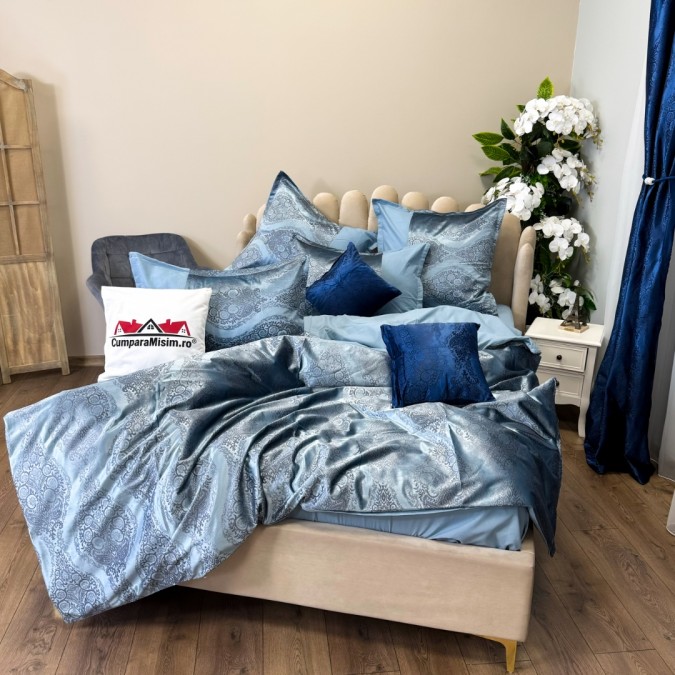 Set Luxury:  Lenjerie de Pat dublu, din Catifea Royală Velvetto, 6 piese si Draperie cu inele încastrate, 2buc x 150x245cm, cu Șnur Magnetic și Față de Pernă Decorativă, Bleu, Albastru