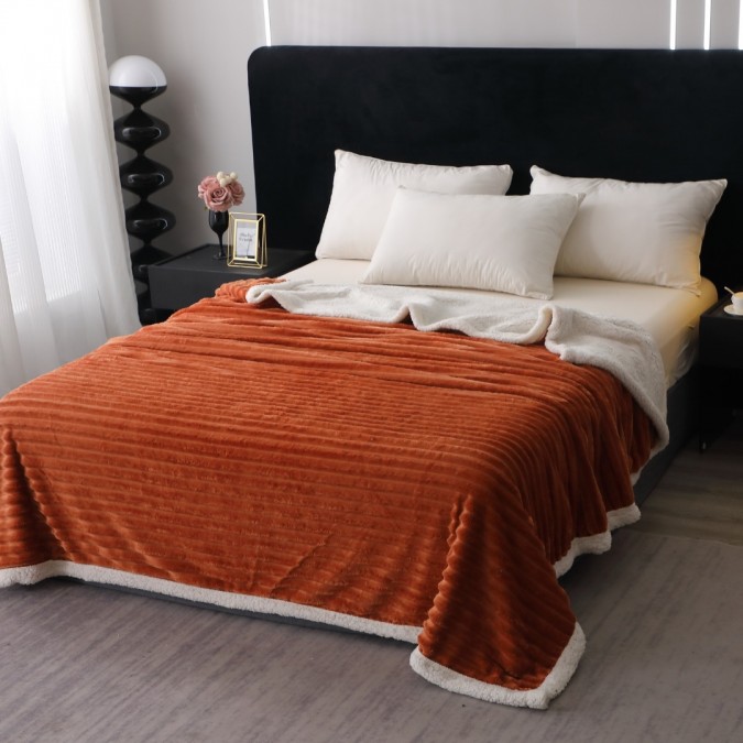 Pătură Super Soft Cocolino  Blăniță Artificială de Iepure  Model Gofrat  cu Blăniță Sherpa  200x230 cm – Eleganță și Căldură cu Model Dungat  Caramel