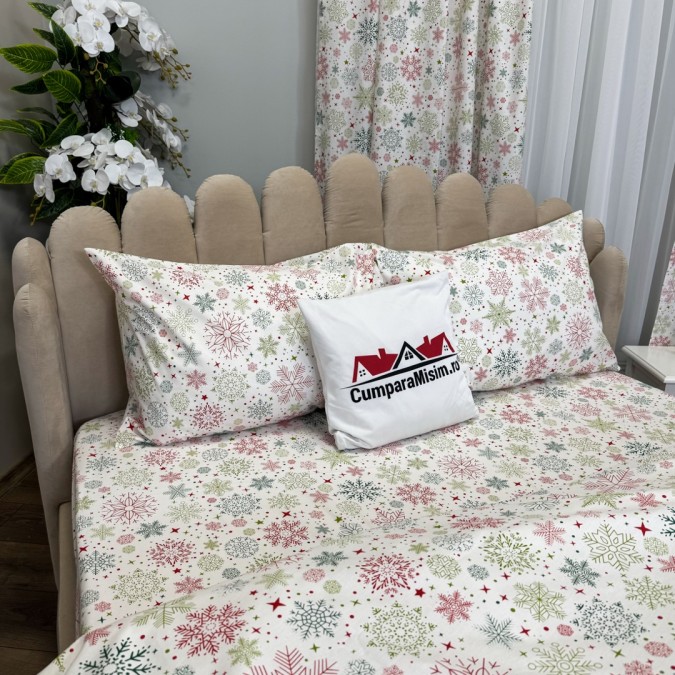 Set Lenjerie Pat Dublu Crăciun 4 Piese + 2 Draperii 150x235cm din Bumbac Ranforsat – Confort și Eleganță, Fabricat în România, Alb, Verde, Rosu, Fulgi de Zapada