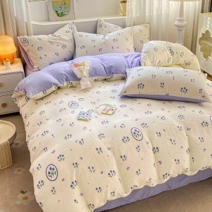 Lenjerie pat 140x200cm, Soft Touch CREPONAT DELUXE, 4 piese, cu ELASTIC, Lila, lalele Lenjerie pat 140x200cm, Soft Touch CREPONAT DELUXE, 4 piese, cu ELASTIC, Lila, lalele