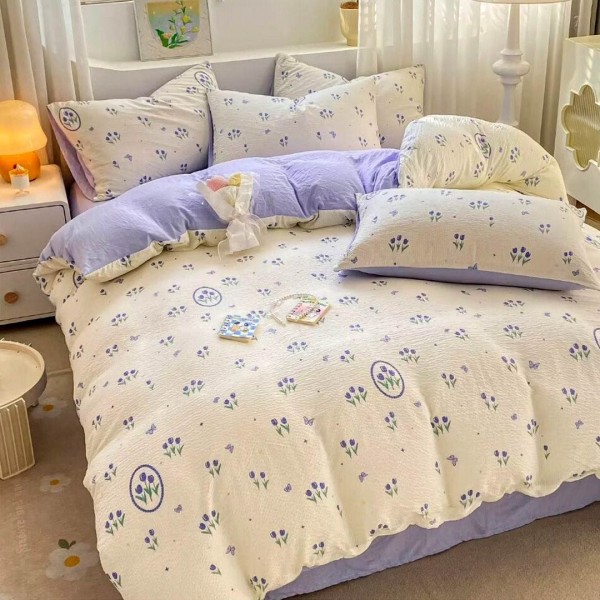 Lenjerie pat 140x200cm,  Soft Touch CREPONAT DELUXE, 4 piese, cu ELASTIC, Lila, lalele [1]