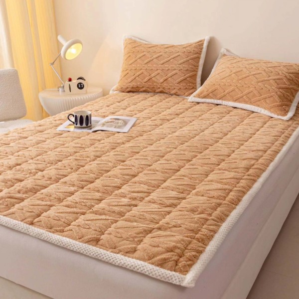 Topper Cocolino Matlasat 160x200cm cu Elastic pe colturi și Două Fețe de Pernă 50x70cm, model Tricotat in Relief, cu bordura contrastanta, Camel [1]