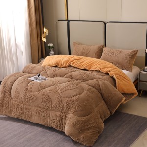 Pilota Cocolino gofrat 3D fluturi, cu blanita, 200x230cm si 2 fete de perna 50x70cm, Maro Pilota Cocolino gofrat 3D fluturi, cu blanita, 200x230cm si 2 fete de perna 50x70cm, Maro