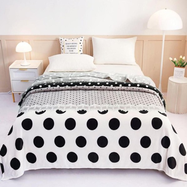 Patura pufoasa cocolino 200x230cm, 240gr/m, alb, negru, buline [1]