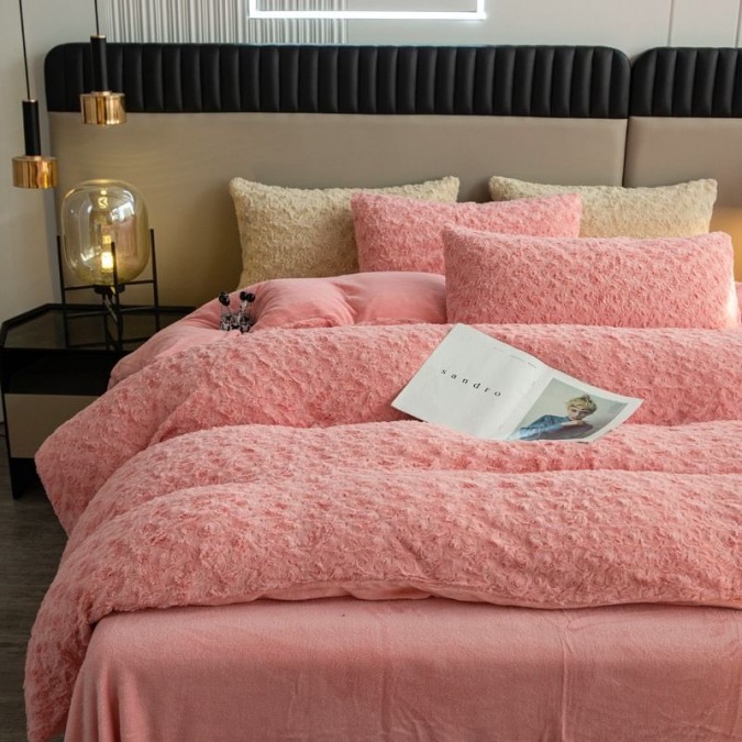 Lenjerie pat dublu Super Pufoasa COCOLINO cu Blăniță de Iepure cu model de trandafiri 3D 4 piese Roz