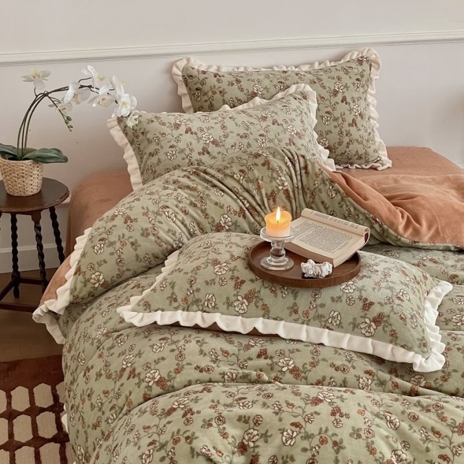 Lenjerie pentru pat dublu, Extra Catifelată, Catifea Polar cu VoLaNaSe, 4 piese, Verde Olive, flori