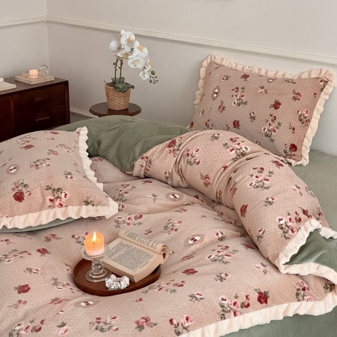 Lenjerie pentru pat dublu, Extra Catifelată, Catifea Polar cu VoLaNaSe, 4 piese, Roz prafuit, flori