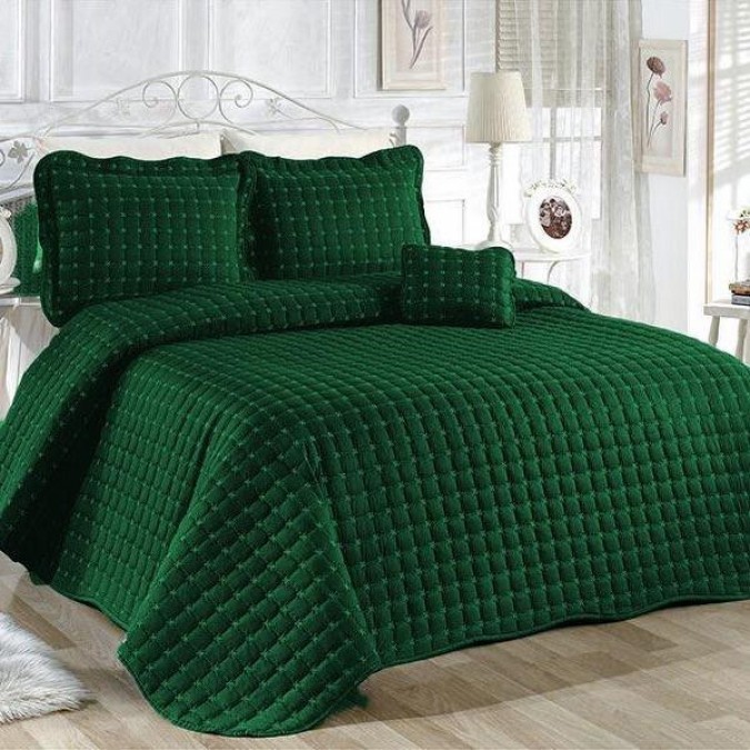 Cuvertura Brodata pat dublu cu 3 fete de perna, verde smarald cu stelute albe
