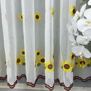 Perdea pentru Bucatarie tip IN brodat, Alb cu floarea soarelui, 140cm latime x 200cm inaltime, cu rejansa pt bara