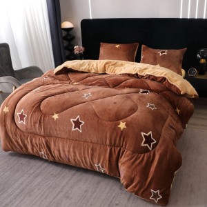 Pilota Cocolino cu blanita 200x230cm si 2 fete de perna 50x70cm, Maro, stelute Pilota Cocolino cu blanita 200x230cm si 2 fete de perna 50x70cm, Maro, stelute