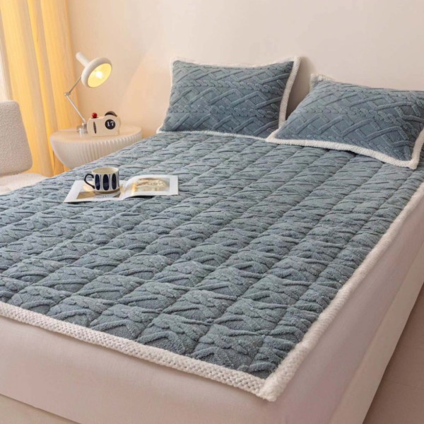 Topper Cocolino Matlasat 180x200cm cu Elastic pe colturi și Două Fețe de Pernă 50x70cm, model Tricotat in Relief, cu bordura contrastanta, Gri petrol [1]