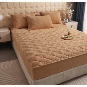 Husã matlasatã tip topper din catifea, 180x200cm + 2 fete de perna 50x70cm, maro deschis Husã matlasatã tip topper din catifea, 180x200cm + 2 fete de perna 50x70cm, maro deschis