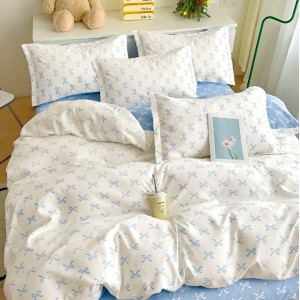 Lenjerie pat dublu, Finet, 6 piese, Verde, flori, Bleu, fundite Lenjerie pat dublu, Finet, 6 piese, Verde, flori, Bleu, fundite