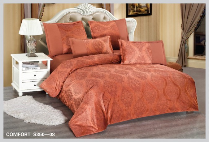 Lenjerie de Pat dublu  din Catifea Royală Velvetto  East Comfort  6 piese – Răsfăț Premium și Confort de Lux  Cu Tehnologie de Broderie Digitală  Cărămiziu