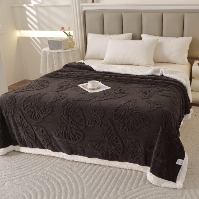 Pătură Super Soft Cocolino cu Blăniță  200x230 cm – Eleganță și Căldură cu Model 3D în Relief  Fluturi Delicați  Negru