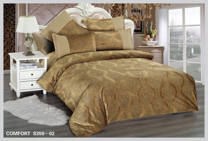 Lenjerie de Pat dublu  din Catifea Royală Velvetto  East Comfort  6 piese – Răsfăț Premium și Confort de Lux  Cu Tehnologie de Broderie Digitală  Maro Gold