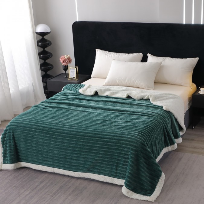 Pătură Super Soft Cocolino  Blăniță Artificială de Iepure  Model Gofrat  cu Blăniță Sherpa  200x230 cm – Eleganță și Căldură cu Model Dungat  Verde