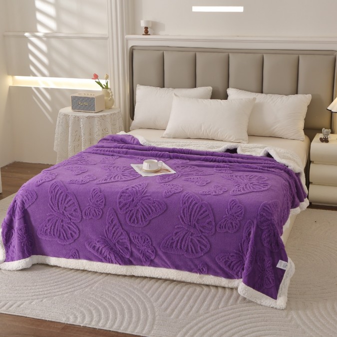 Pătură Super Soft Cocolino cu Blăniță  200x230 cm – Eleganță și Căldură cu Model 3D în Relief  Fluturi Delicați  Mov