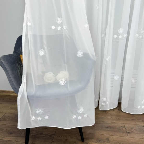 Perdea Crina din Voal Brodat - 600cm x 245cm ,Rejansa pt bara , model cu flori, Alb [1]