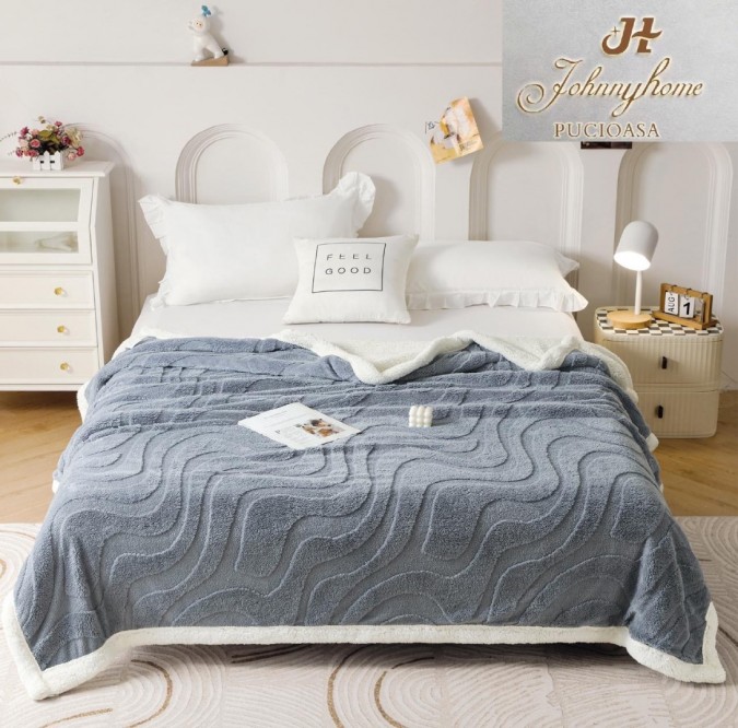 Pătură Super Soft Cocolino cu Blăniță  200x230 cm – Eleganță și Căldură cu Model 3D în Relief  Valuri Elegante  Gri deschis