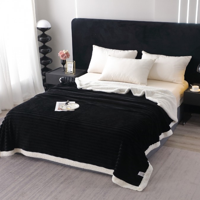 Pătură Super Soft Cocolino  Blăniță Artificială de Iepure  Model Gofrat  cu Blăniță Sherpa  200x230 cm – Eleganță și Căldură cu Model Dungat  Negru