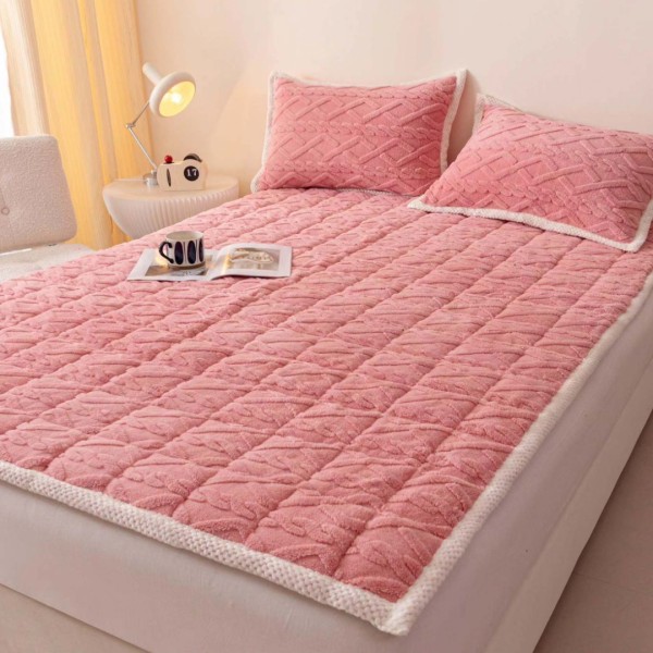 Topper Cocolino Matlasat 180x200cm cu Elastic pe colturi și Două Fețe de Pernă 50x70cm, model Tricotat in Relief, cu bordura contrastanta, Roz [1]