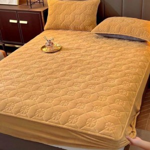 Husã matlasatã tip topper din catifea, 180x200cm + 2 fete de perna 50x70cm, camel Husã matlasatã tip topper din catifea, 180x200cm + 2 fete de perna 50x70cm, camel