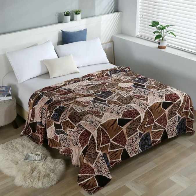 Patura pufoasa cocolino 200x230cm 240g/mp Maro forme geometrice și animal print