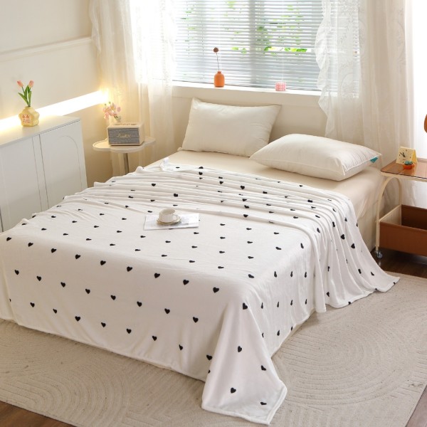 Pătură Super Soft Cocolino, 200x230 cm – Răsfăț absolut în zilele reci, Alb, inimioare [1]