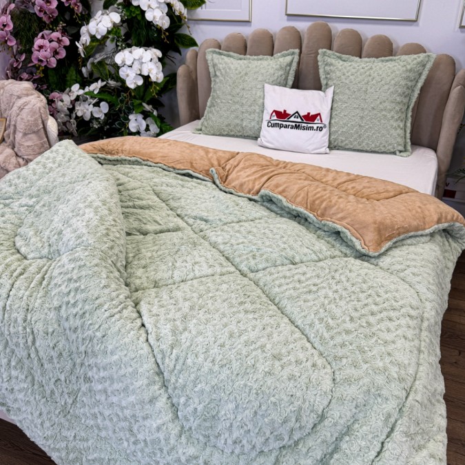 Pilota CoCoLiNo Roses cu blanita, matlasata, 200x230cm, cu fete de perna 60x60cm, Verde