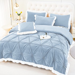 Lenjerie de pat Luxury Catifea Cocolino, cu pliuri brodate si volanase, bleu