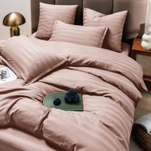 Lenjerie HoReCa DeLuxe, pat dublu, Damasc cu Dunga latã de 3cm, 6 piese, Roz prafuit Lenjerie HoReCa DeLuxe, pat dublu, Damasc cu Dunga latã de 3cm, 6 piese, Roz prafuit