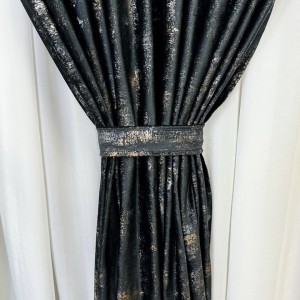 Draperie Catifea Asama cu insertii aurii, Negru - V16, 140cm latime x 260cm inaltime cu tiv lat pt bara Draperie Catifea Asama cu insertii aurii, Negru - V16, 140cm latime x 260cm inaltime cu tiv lat pt bara