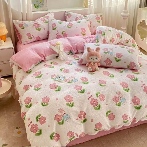 Lenjerie pat 140x200cm,  Soft Touch CREPONAT DELUXE, 4 piese, cu ELASTIC, Alb-Roz, flori, iepurasi [1]