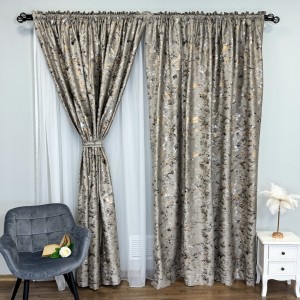 Draperie Catifea Nikko cu insertii aurii, 140cm latime x 260cm înălțime, cu TIV LAT, Grej deschis - V3 Draperie Catifea Nikko cu insertii aurii, 140cm latime x 260cm înălțime, cu TIV LAT, Grej deschis - V3