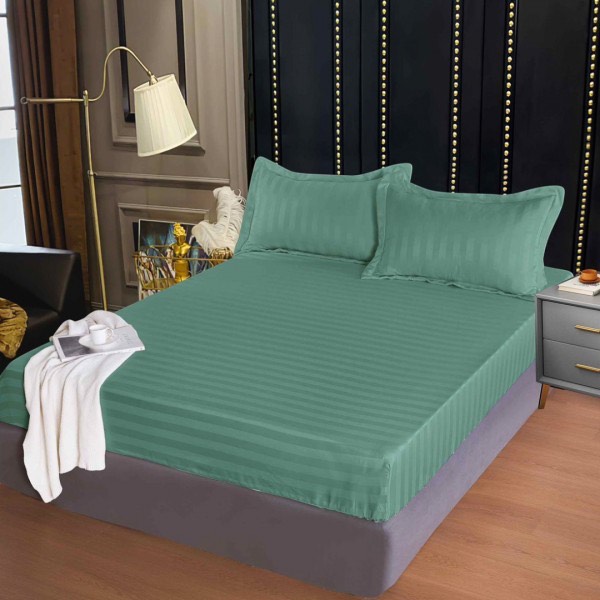 Cearsaf cu Elastic 160x200 cm – Damasc Finetat, 70% Bumbac, 2 Fete de Perna 55x80 cm, Verde Salvie – Confort Premium si Fixare Perfecta [1]