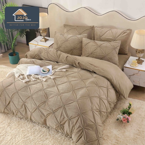 Lenjerie pat dublu, Catifea Deluxe, cu pliuri brodate, 4 piese, Jojo Home, Bej [1]