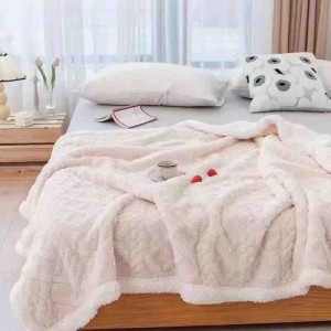 Patura CoCoLiNo tip Tricotaj cu blanita, 200x230cm, Jojo Home, Crem Patura CoCoLiNo tip Tricotaj cu blanita, 200x230cm, Jojo Home, Crem