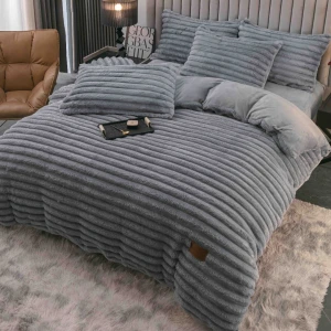 Lenjerie Deluxe, Jojo Home, 4 Piese, Blăniță Shorthair și CoCoLiNo, cu Elastic Perimetral, Gri Albastrui Lenjerie Deluxe, Jojo Home, 4 Piese, Blăniță Shorthair și CoCoLiNo, cu Elastic Perimetral, Gri Albastrui