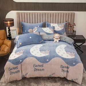 Lenjerie pat dublu, Super Pufoasa COCOLINO,cu ELASTIC, 4 piese, Jojo Home, Bleu, Alb, Luna, Iepurasi, Sweet Dreams