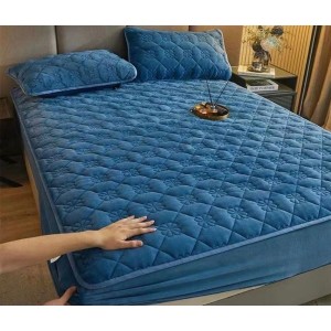 Husã matlasatã tip topper din catifea, 180x200cm + 2 fete de perna 50x70cm, albastru Husã matlasatã tip topper din catifea, 180x200cm + 2 fete de perna 50x70cm, albastru