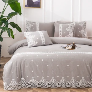 Lenjerie pat dublu, Fin cu Dantela si Broderie Rafinata, CEARSAF CU ELASTIC, 6 piese, Gri Lenjerie pat dublu, Fin cu Dantela si Broderie Rafinata, CEARSAF CU ELASTIC, 6 piese, Gri