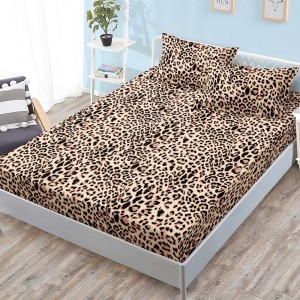 Cearsaf cu elastic, FINET, 180x200cm, 2 fete de perne 50x70cm, Maro, animal print Cearsaf cu elastic, FINET, 180x200cm, 2 fete de perne 50x70cm, Maro, animal print