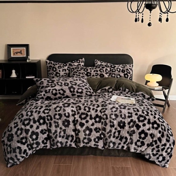 Lenjerie de Pat Premium, ExtraPufoasa,  „Bunny Touch”, din Blanita Artificiala tip Iepure + CoCoLiNo Catifelat, 6 piese, Gri, Negru, Leopard Print [1]