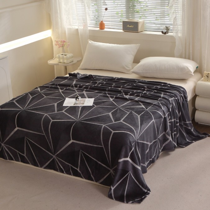 Patura Pufoasa CoCoLiNo (Fleece)  200x230cm  240gr/m  Antracit  Forme Geometrice - Răsfățul Perfect pentru Serile Racoroase