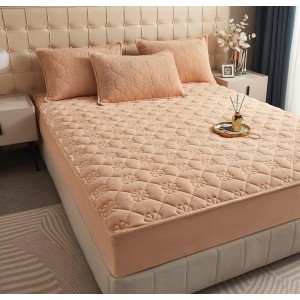 Husã matlasatã tip topper din catifea, 160x200cm + 2 fete de perna 50x70cm, bej deschis  Husã matlasatã tip topper din catifea, 160x200cm + 2 fete de perna 50x70cm, bej deschis