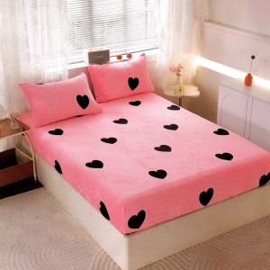 Cearsaf cu Elastic Cocolino 180x200cm si 2 fete de perna 50x70cm, Roz, Negru, Inimioare